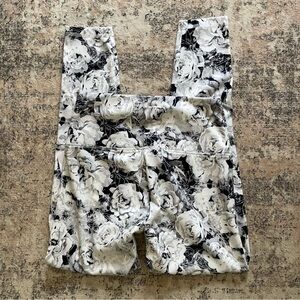 Balance Collection Womens Athletic Pants M Rose Floral Black White Dry-Wik Yoga